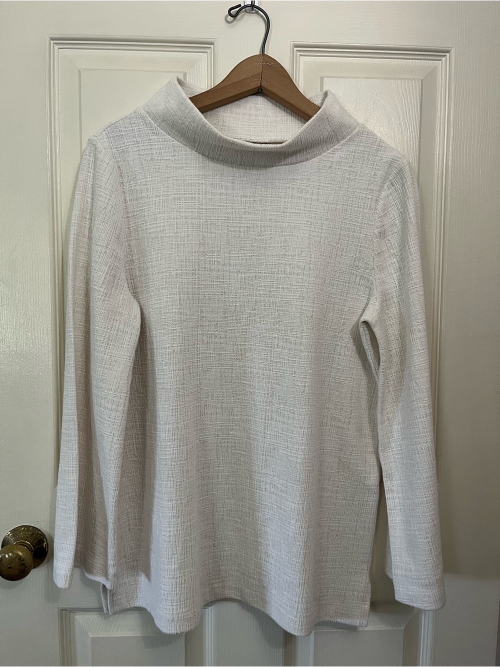 Chico's 1 Cream Long Sleeve Textured Mock Neck Top Size M
